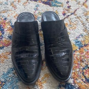 Freda Salvador Keen Mules size 6.5